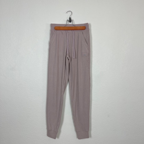 ❌SOLD❌ NWOT Alo Yoga Muse Sweatpant in Dusty Pink - Picture 6 of 8